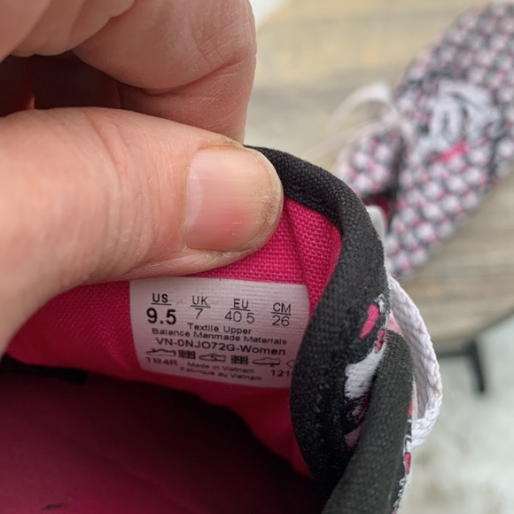 Hello kitty vans sneakers in black and pink - Picture 7 of 7